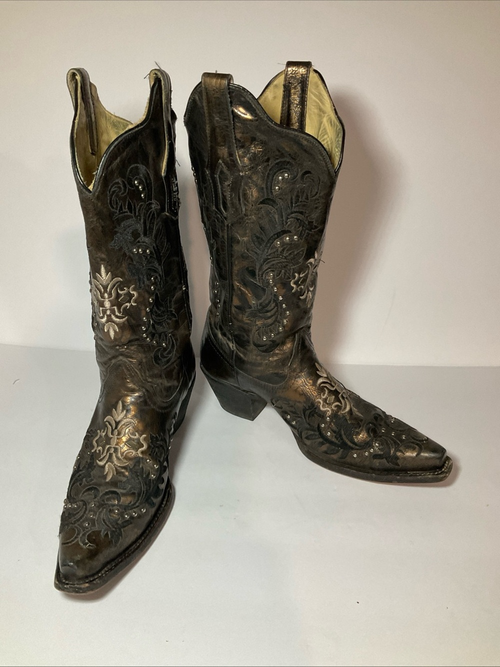 Women's Embroidered Lace-Up Western Boots - Black
